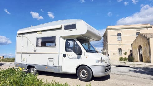 Morada 57 – Libertà su Quattro Ruote: Il Camper dei Tuoi Sogni ti Aspetta!