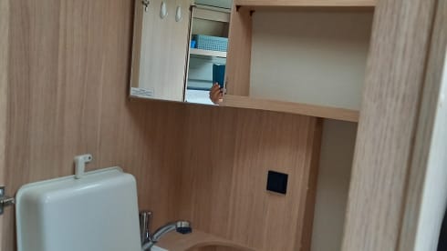 Road Camp – Neat "Feel Free" Pössl camper van from 2018