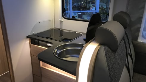 Sunlight T68, 2019. Einzelbetten, Hubbett, große Garage, Navigation