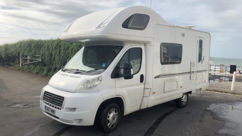Carrie – 5 berth pet friendly motorhome, based between Brighton and Gatwick