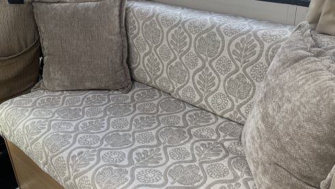 Northern Lights – Peugeot campervan met 4 slaapplaatsen uit 2012