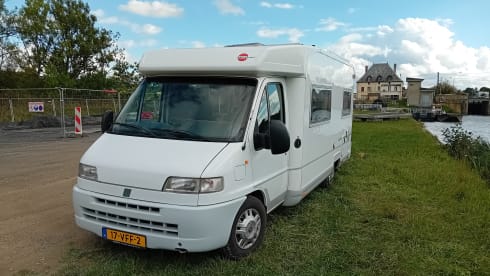 Peter – 4p Bürstner semi-integrated from 2001