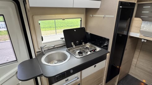 Chausson teilintegriertes Wohnmobil für 5 Personen
