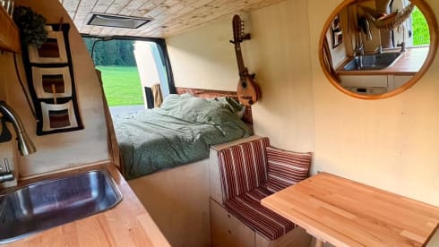 2p Ford bus from 2013