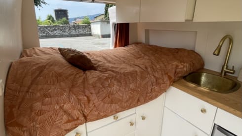 Sallie – 2p Peugeot bus uit 2016