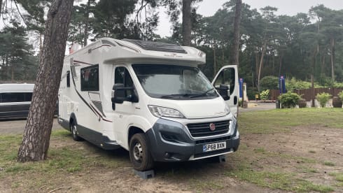 Ourbee – Luxury 6 berth Roller 707 Motorhome ***INSURANCE INCLUDED***