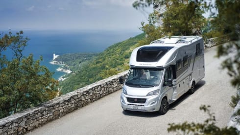 5 berth Adria Supreme SC 