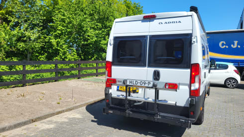 Adria Twin Sport 640 SLB wit – Chic camper van automatic with single beds, navigation system, etc.
