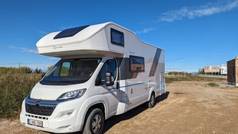 Sun Living  – 6p recent family camper from 2021 - Sun Living alcove