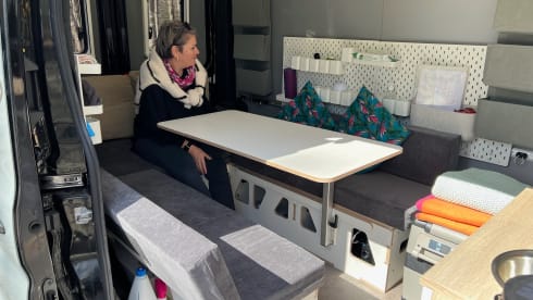 den DJ – Une fête partout - van pour 2