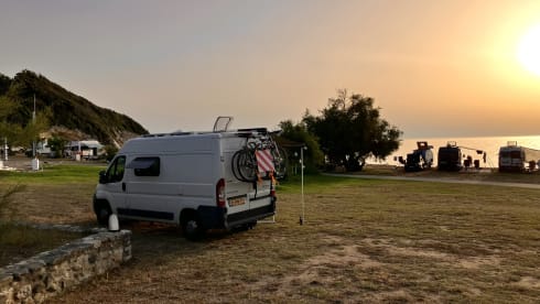 Peus – Off-grid camper with new interior 2023