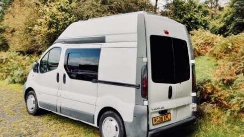 Little Nics  – 2 Berth Solar powered cozy campervan with awning 