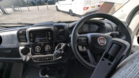 6 berth 6 seatbelt Swift 486