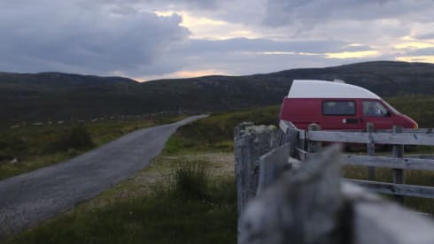 "Thermos" – 2 berth '02 VW T4 - *Insurance included* -  3 miles from INVERNESS AIRPORT 
