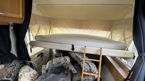 Camper – Spacious and luxurious 4-person Hymer with starlink wifi