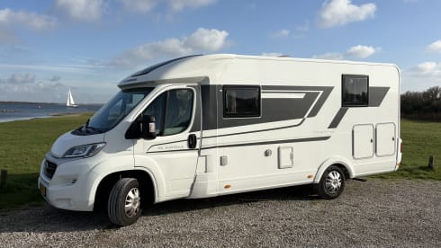 2,5p | Adria Compact Plus – Op vakantie met deze moderne, luxe Camper uit 2022.