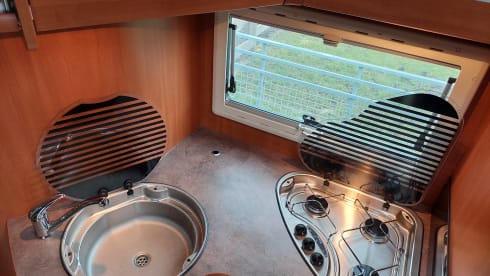 Campie  – Spacious 5p camper with XXL garage 