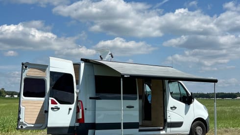 CosyCabin on Wheels – Brand New 3p Renault Master Campervan (2025) 
