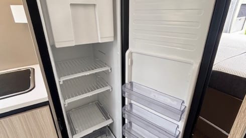 Super luxe Adria 640 SLB Plus Bus camper met lengte bedden