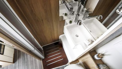 LUX 6 berth & 5 seatbelts – WiFi, 2 TV's, Pets ✅, Bikes ✅, Table & Chairs