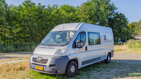 De vrijbuiter – 2p Peugeot camper van L 3/H2 from 2012