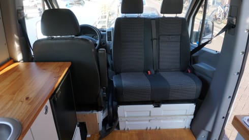 Pistachio – Mercedes Sprinter with large bed and extensive kitchen