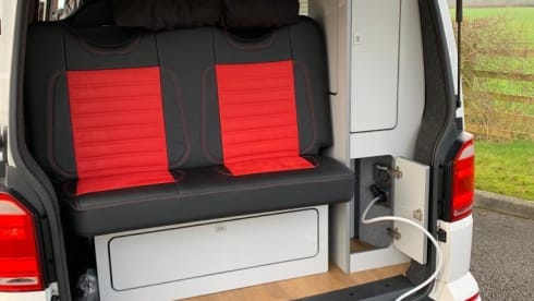 Oska – Stunning 4 Berth VW T6 Campervan