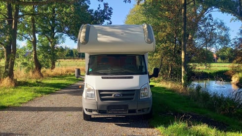 Family camper for 6 people with 2 fixed double beds