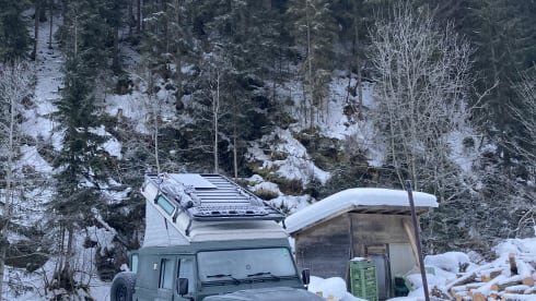 2p Land Rover Defender camper with lifting roof