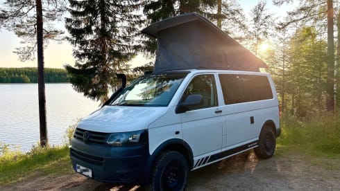 Dingle  – VW T5 4x4 Camper – Kompakt, modern & startklar für dein Abenteuer!