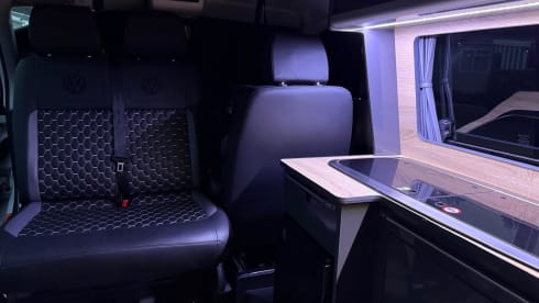 Dub Di – Adventure in Style – Two-Tone T6 VW Campervan, 2018 (Sleeps 4)