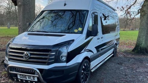 Sheila – Volkswagen Crafter Wohnmobil mit 5 Schlafplätzen (2016)
