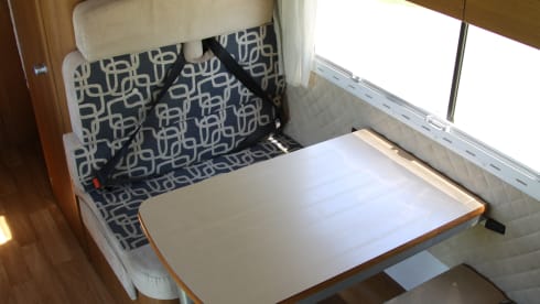 Super Brig 677 TC – Spacious Super Brig 677 TC with 6 beds and XXL garage!