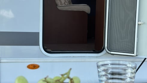 June – Super cozy and complete 2p camper! 