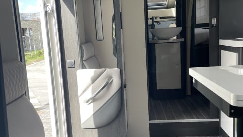 Feel Home on wheels – New and spacious Roller Team 2023 with central bed