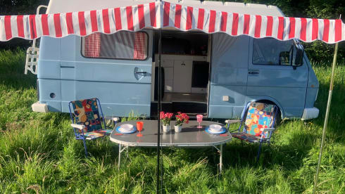 Nice Volkswagen bus camper, ready for adventure!