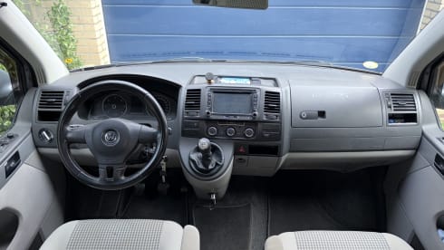 Off-grid – VW T5 GP 2013 mit kalifornischer Innenausstattung