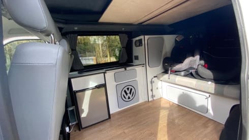 Snowy – Volkswagen T5 Family Camper 
