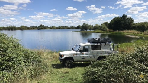Unique camping cruiser 4x4 with roof tent