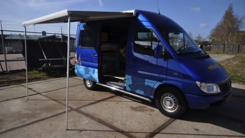 Type 6 – Nice hip bus camper with fixed bed