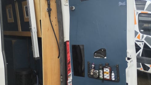 3 Schlafplätze. Anderer Bus aus dem Jahr 2017