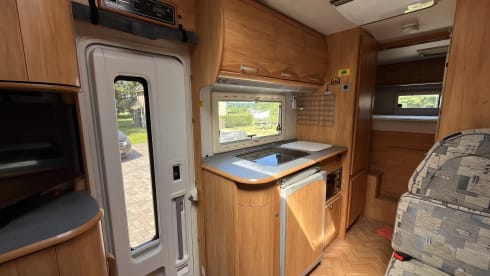 6-sitziger Mercedes-Benz Alcove aus dem Jahr 2002