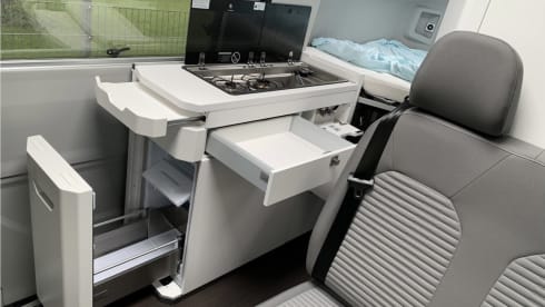 4 personen  – 4p VW GRAND CALIFORNIA automatic all luxury toilet and shower BJ 2022