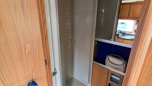 Spacious Luxury Camper 4/5p | hp 170 | transverse bed & lifting bed | complete inventory 