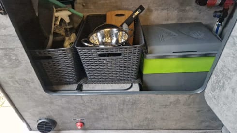 SKYE – OFF-GRID 2 berth Shower Kitchen Heating - bedding included - Campervan