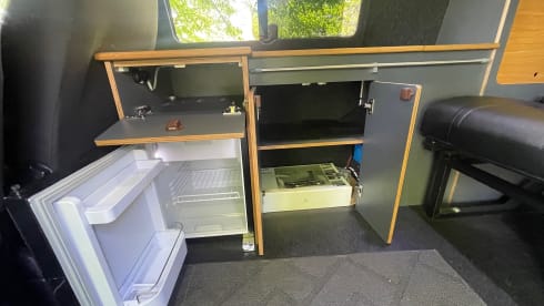 Betty – Off-road VW T6 with tinted windows