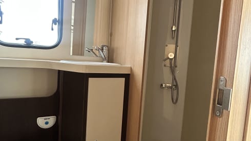 6p Eura Mobil alcove uit 2024