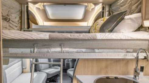 Riding Roamer – Auto Trail F74 - 4 seat belts can sleep 4- 6 - perfect for a road trip