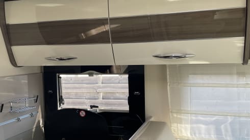 Modest – 5p McLouis Carat 873g integrated camper from 2021