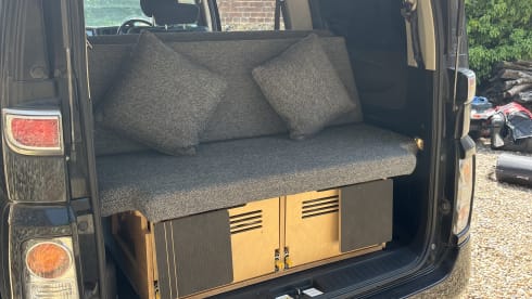 The Moose  – Nissan campervan met 4 slaapplaatsen uit 2007